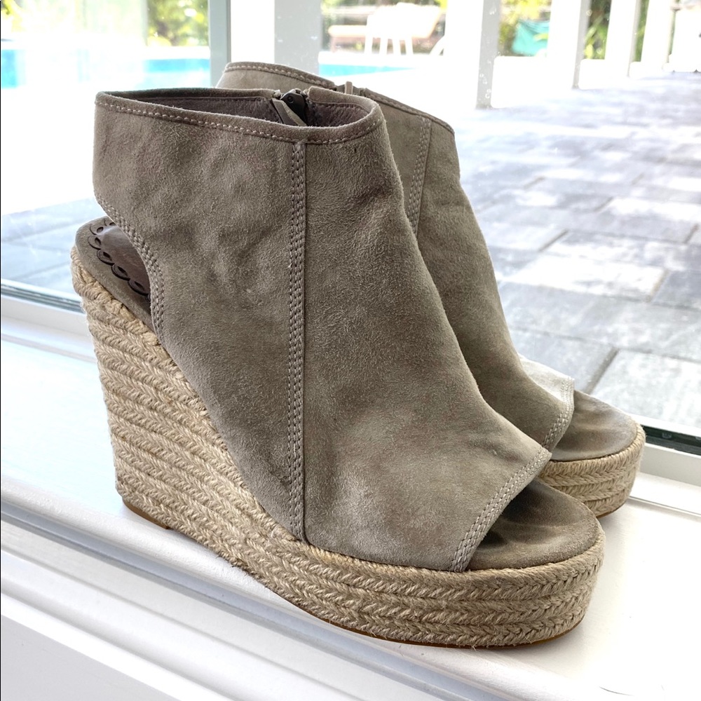 Juicy Couture Espadrille Opened Toe Wedge